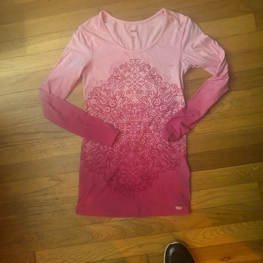 EVERLAST Athletic Pink Long Sleeve Top & Dark Pink Scrollwork, Small, EUC (PMB3)